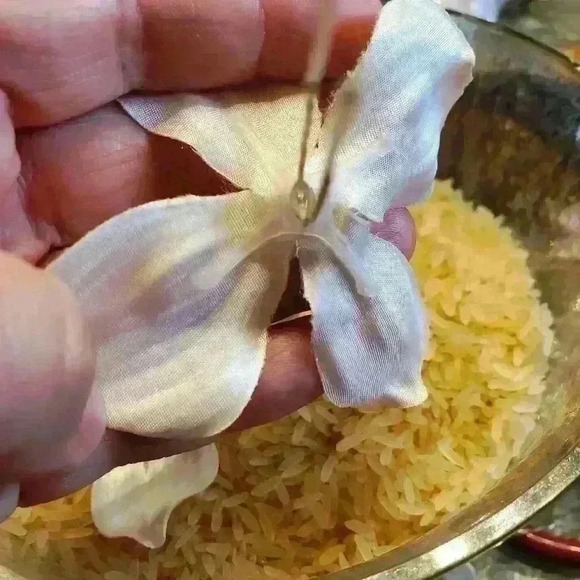 Haor pins for  special occasions - Picture 5 of 6